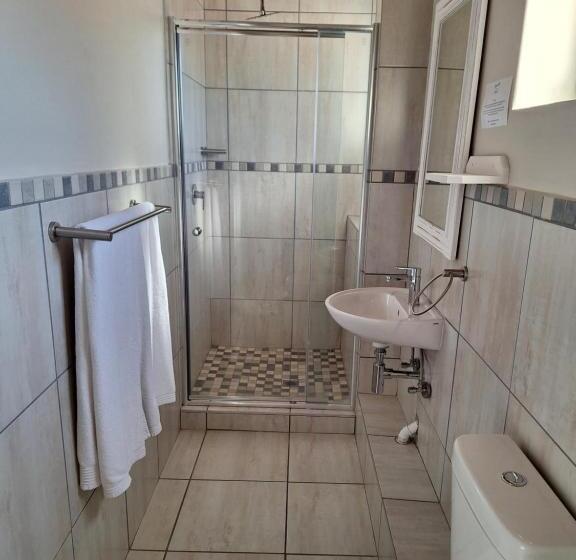 בית מלון כפרי Russells On The Port