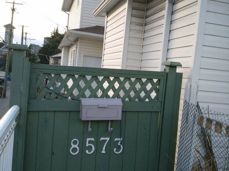 پانسیون Marpole Guest House