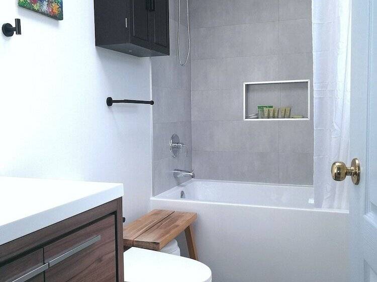 پانسیون Marpole Guest House