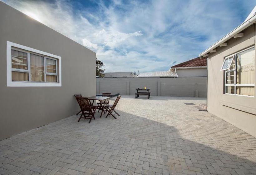 پانسیون Newtondale Self Catering