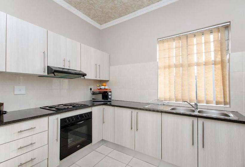 پانسیون Newtondale Self Catering