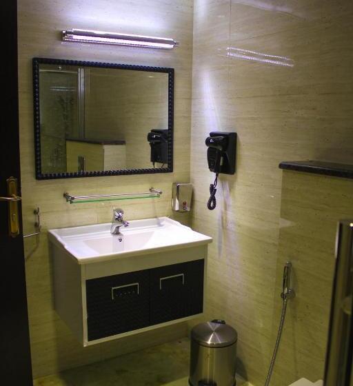 Qaser Al Sultan Hotel Suites