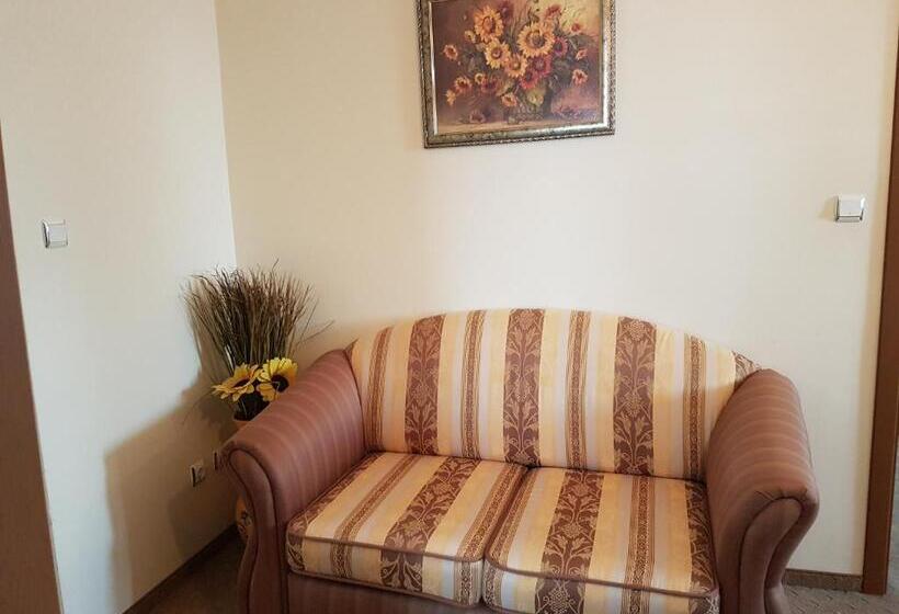 Пансион Guest House Markovi Aheloy