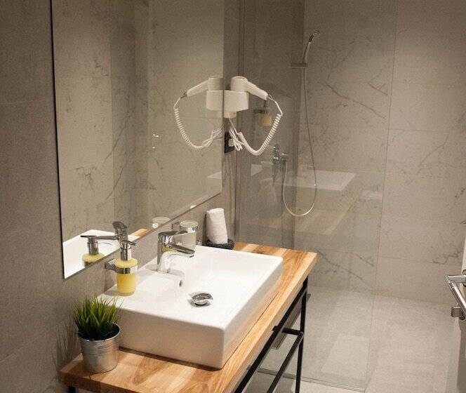 پانسیون Nomad Luxury Suites