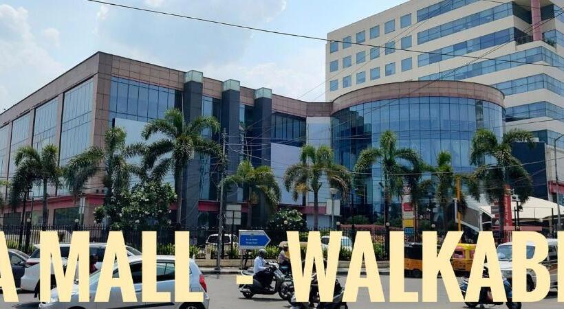 هاستل Sarovara Deluxe Rooms