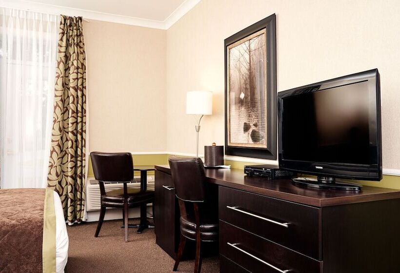 הוסטל Riverrock Inn & Conference Centre