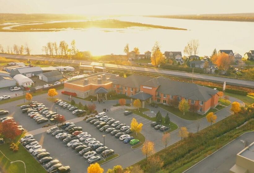 旅馆 Riverrock Inn & Conference Centre