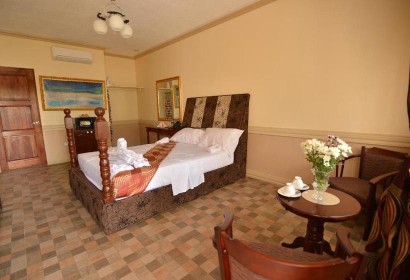 הוסטל Roz And Angelique S Inn & Suites