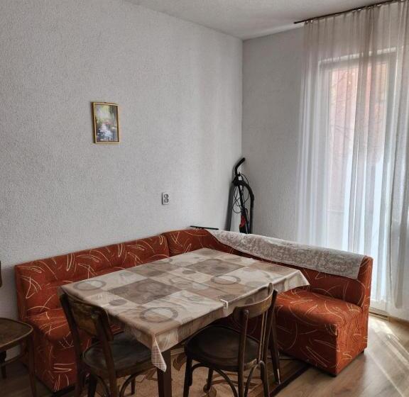 پانسیون Apartment Lachevi