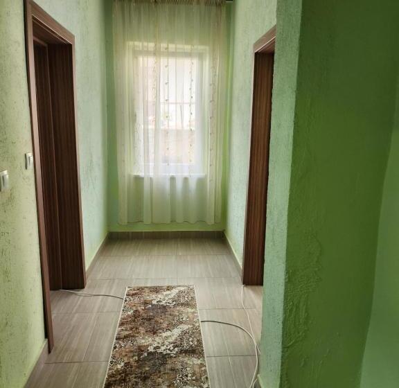 پانسیون Apartment Lachevi