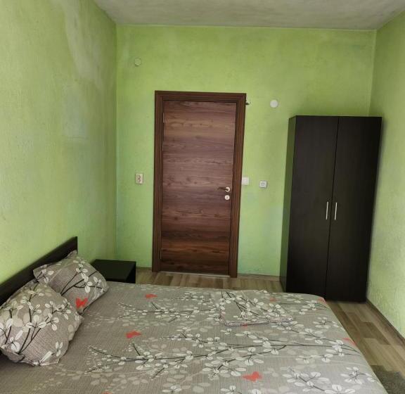 پانسیون Apartment Lachevi
