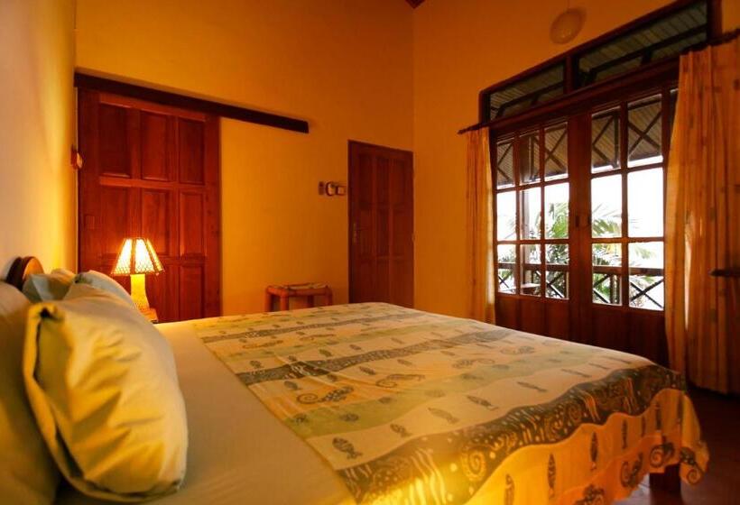 Lumbalumba Resort   Manado