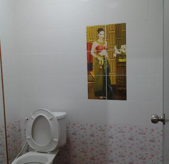 پانسیون J Safe Guesthouse