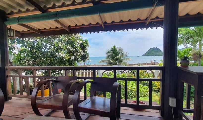 پانسیون Seesea Thai Wooden House On Beachfront