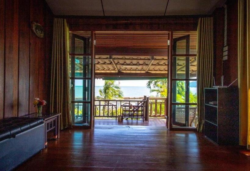 پانسیون Seesea Thai Wooden House On Beachfront