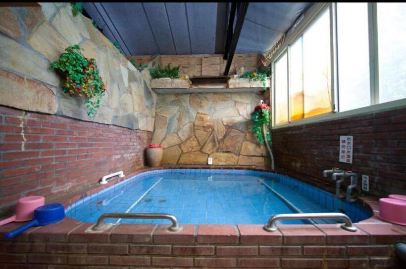 هاستل Ming Ren Hotspring