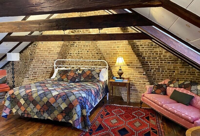 Общежитие The Inn At Lincoln Square