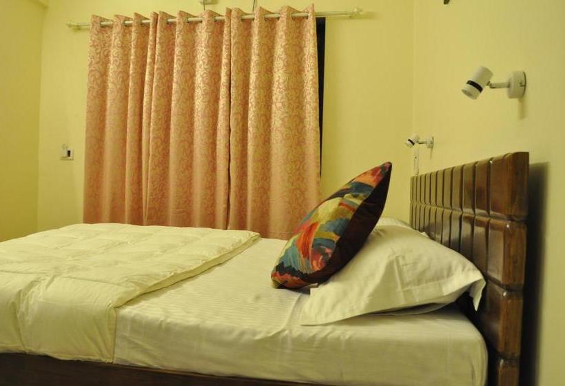 Отель Le Pension Daman