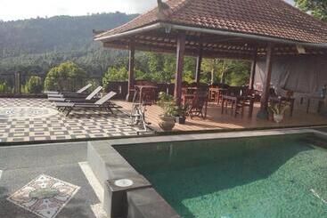 پانسیون Adila Warung And Homestay