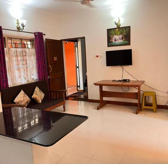 پانسیون Skyview Villa