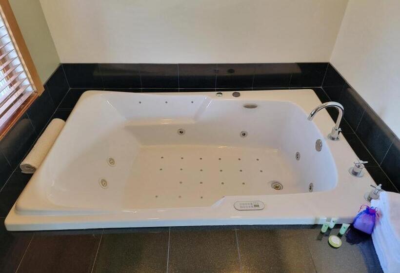 فندق صغير The Heron Inn And Day Spa