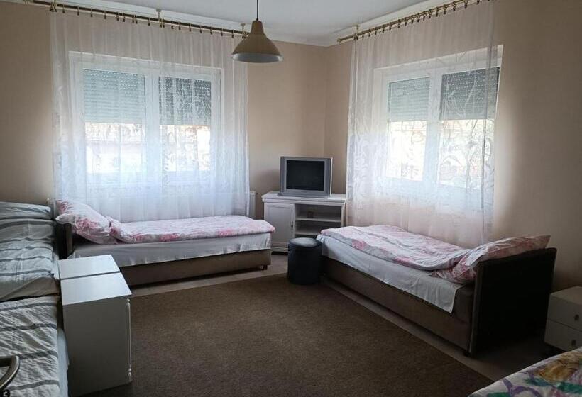 بنسيون Apátságúti Vendégház