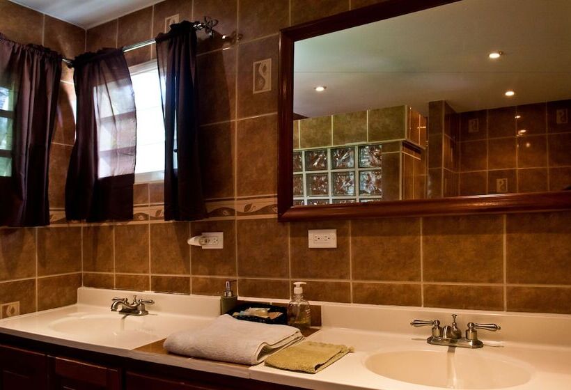 פנסיון Rock Farm Guest House