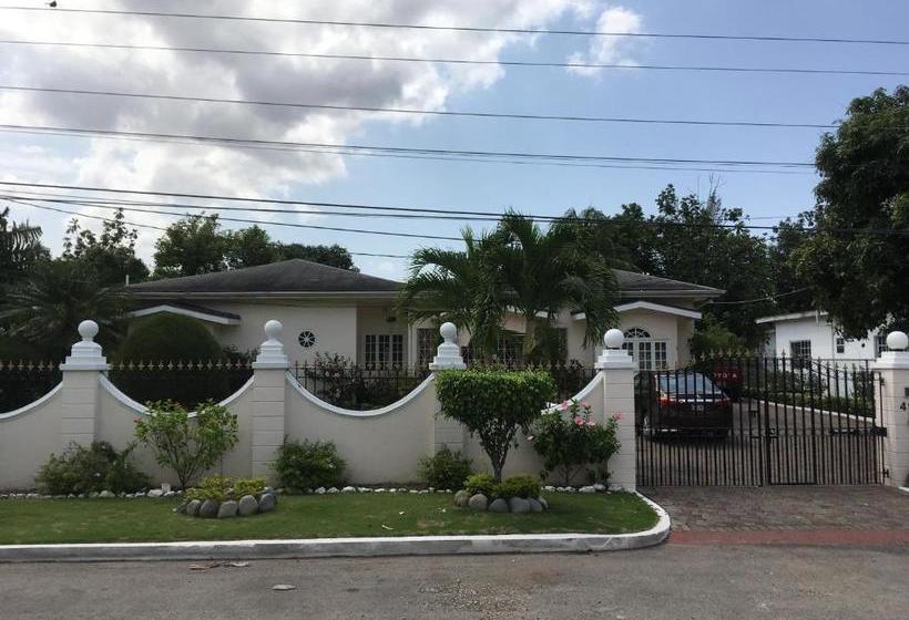 پانسیون Kingston Studio Apartment