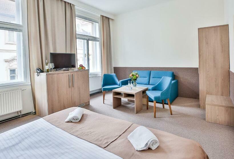 هتل Apartments Embassy By Lh