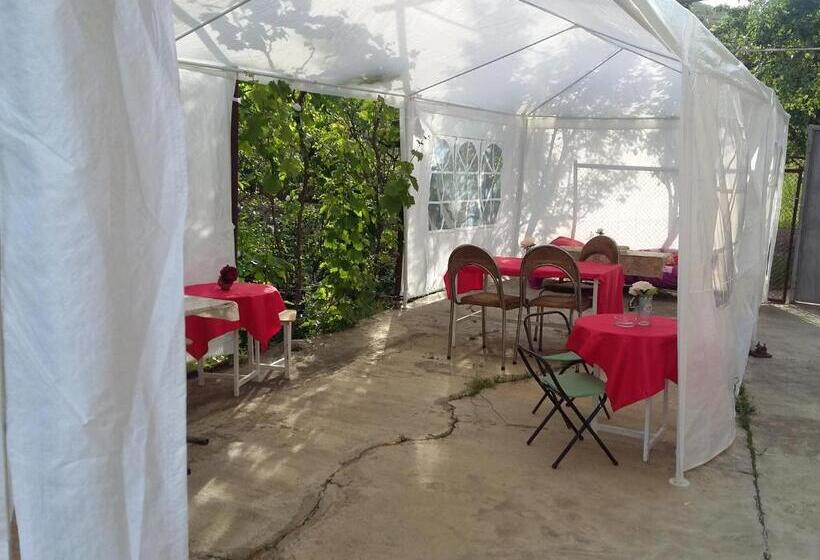 پانسیون Shushan Guest House