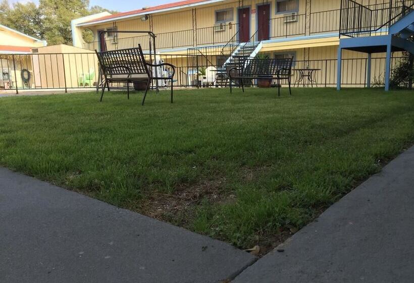 호스텔 Hill Country Inn