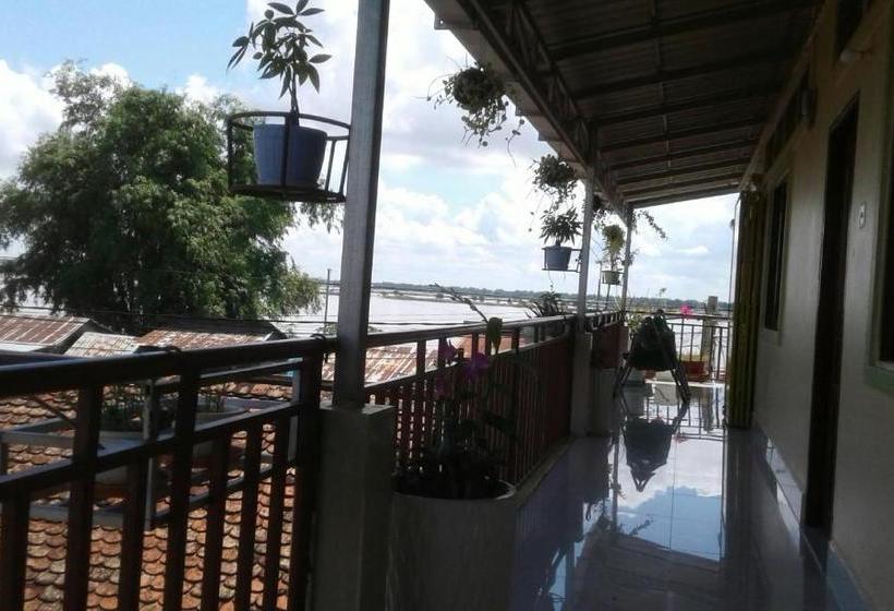 הוסטל Phalla Riverside