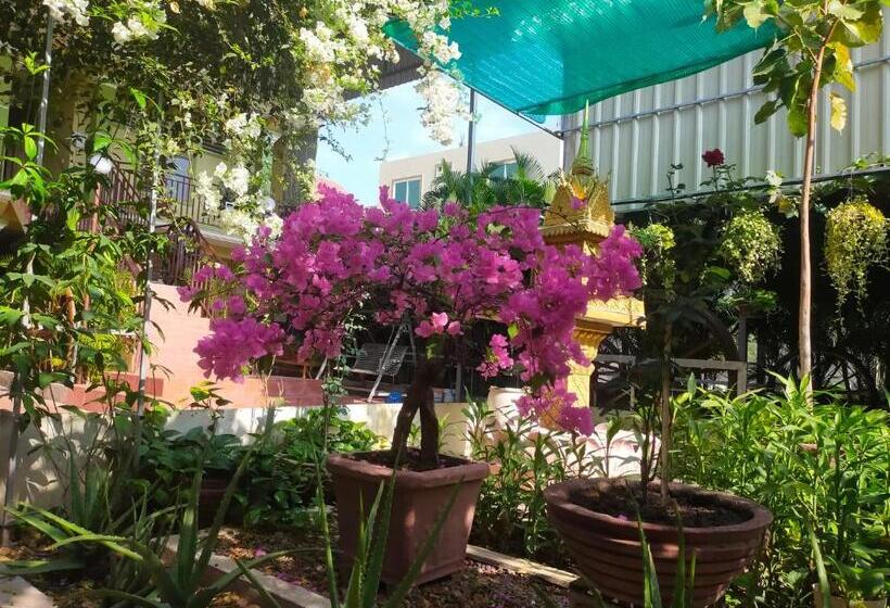 הוסטל Phalla Riverside