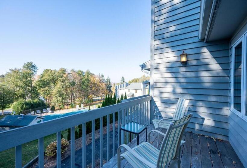 Evergreen Hill Condominiums