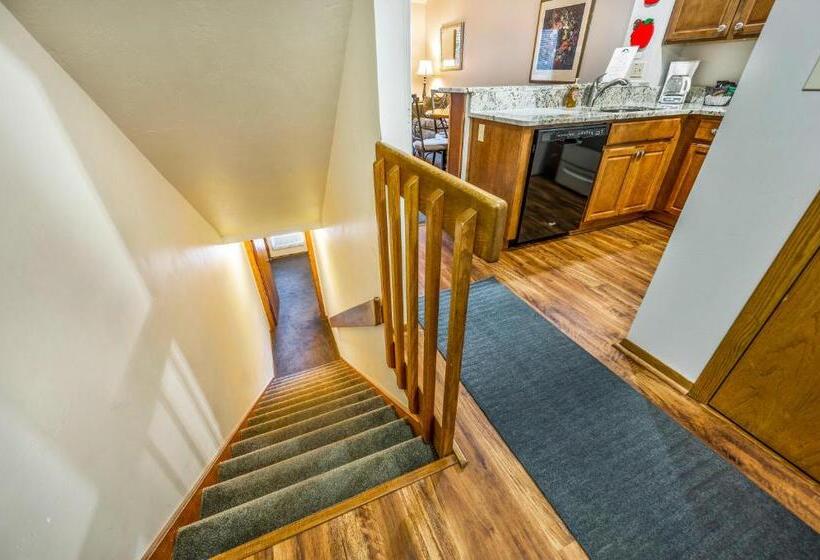Evergreen Hill Condominiums