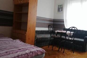 پانسیون Belvárosi Vendégház