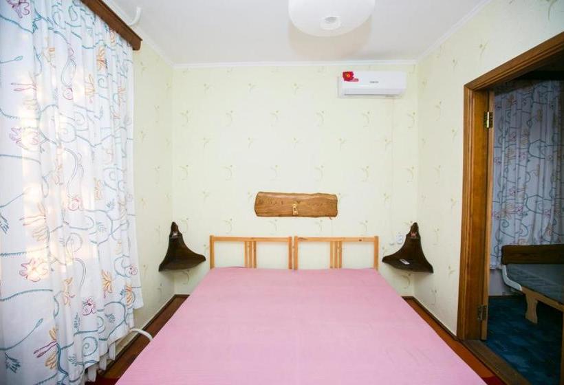 پانسیون Guest House Lavr