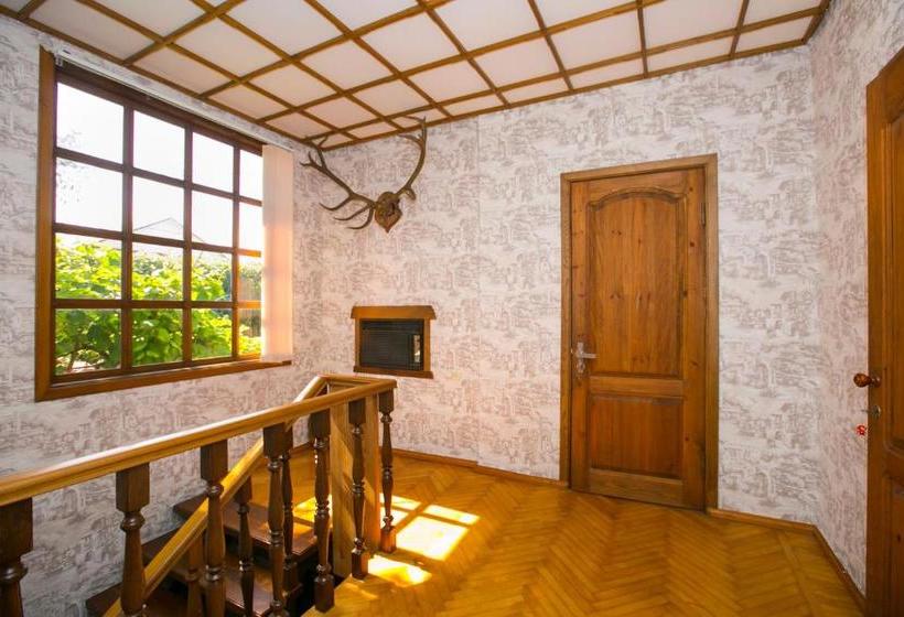 پانسیون Guest House Lavr