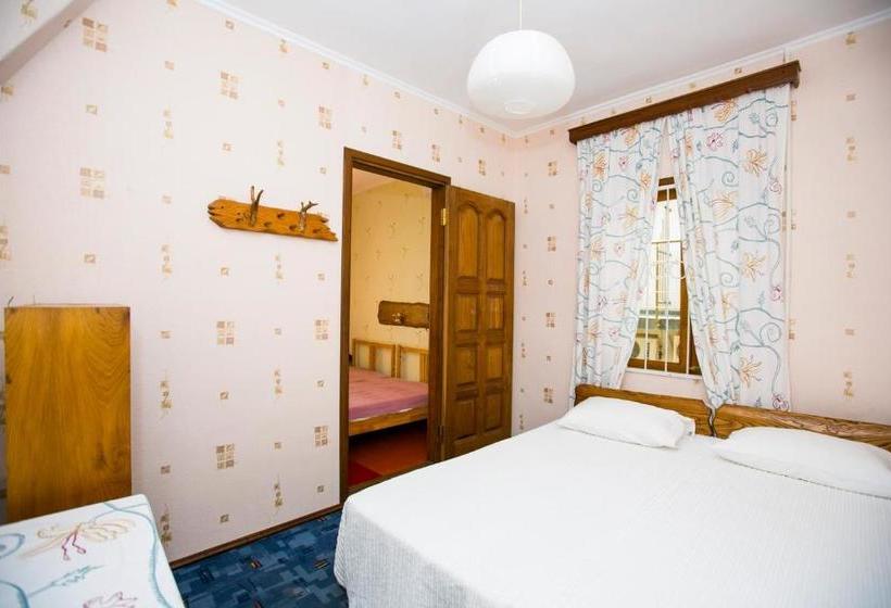 پانسیون Guest House Lavr