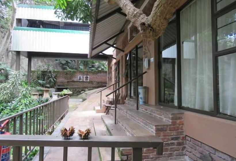 پانسیون Lost Trail Bed And Breakfast