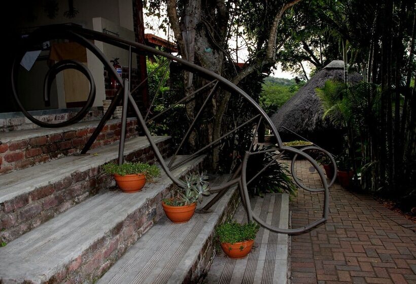 پانسیون Lost Trail Bed And Breakfast