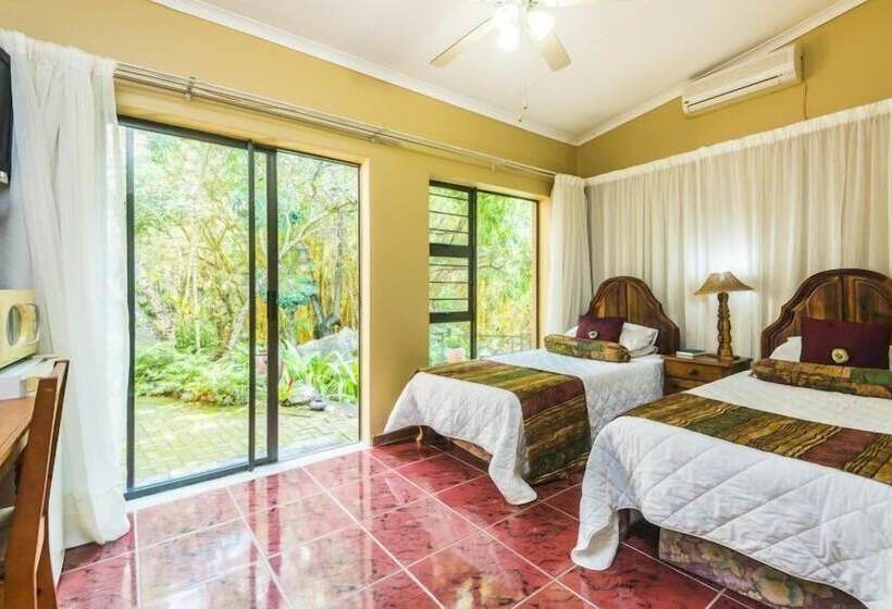 پانسیون Lost Trail Bed And Breakfast