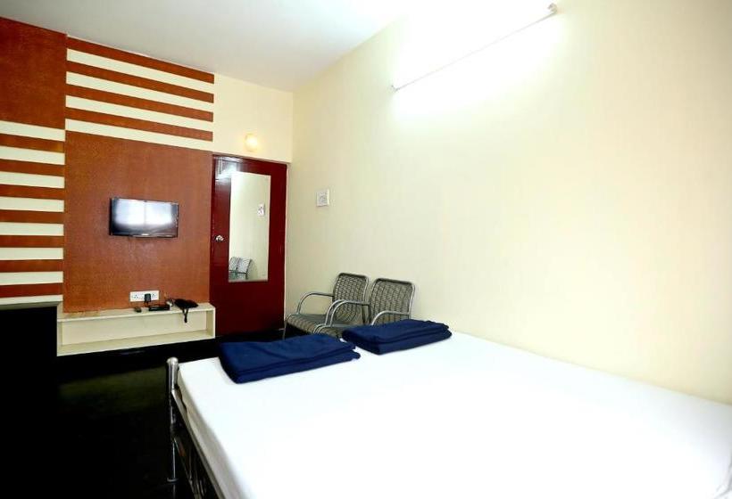 פנסיון Central Guest House