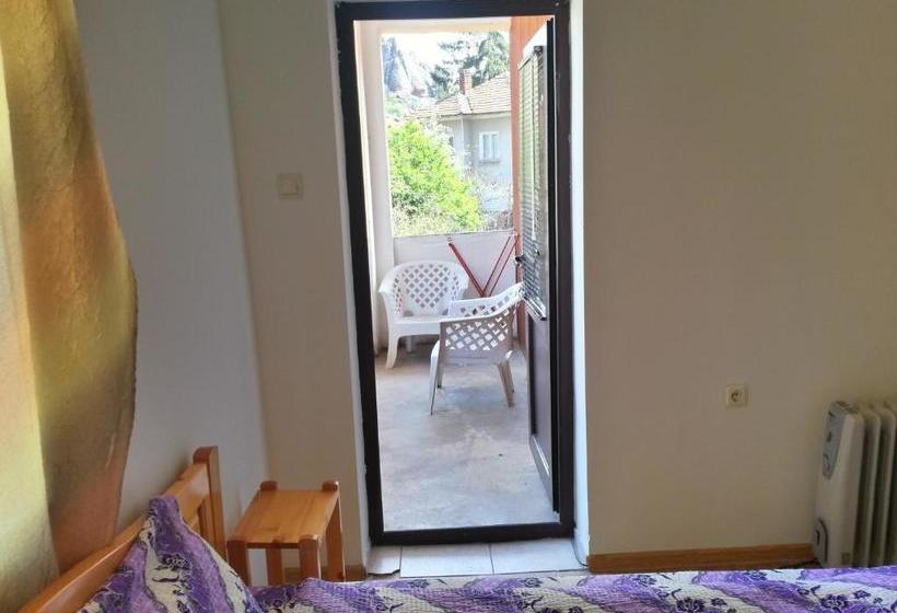 پانسیون Guest House Zora