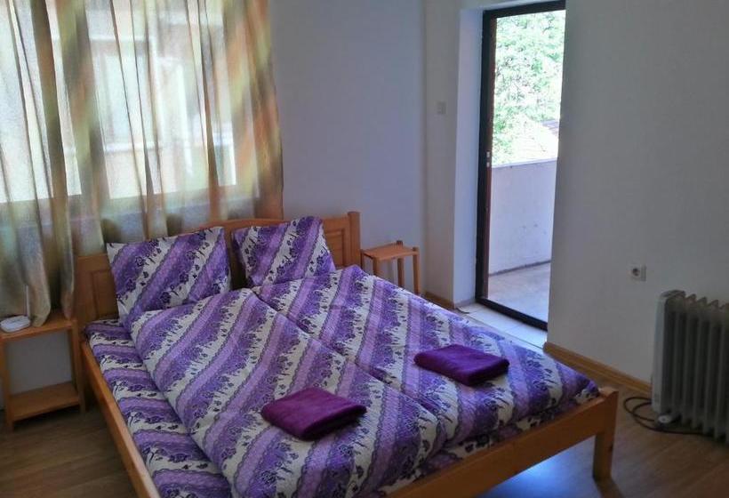 پانسیون Guest House Zora