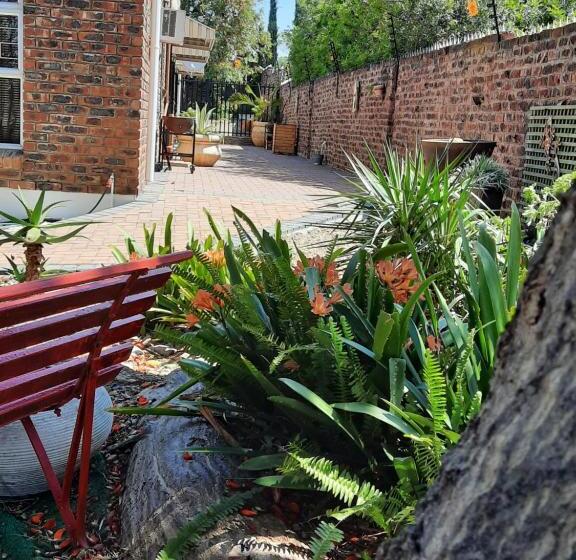 بنسيون Coral Tree Guest Rooms