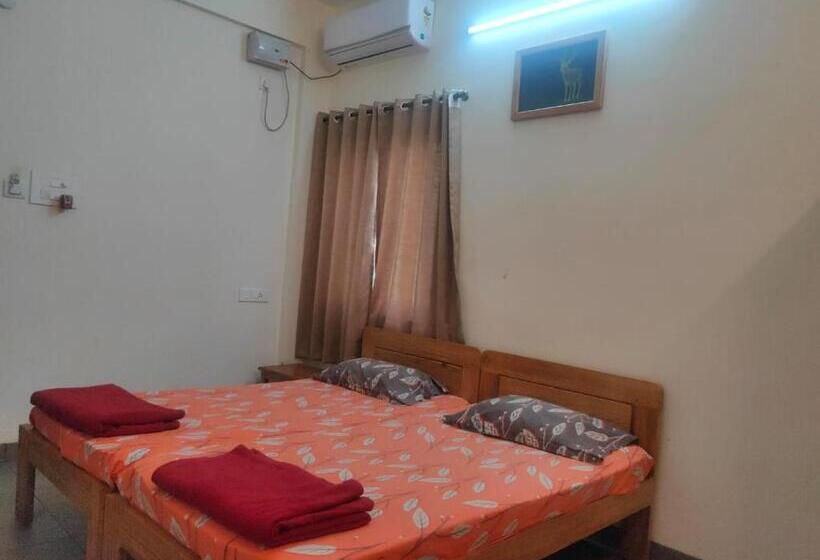 بنسيون Raikar Guest House