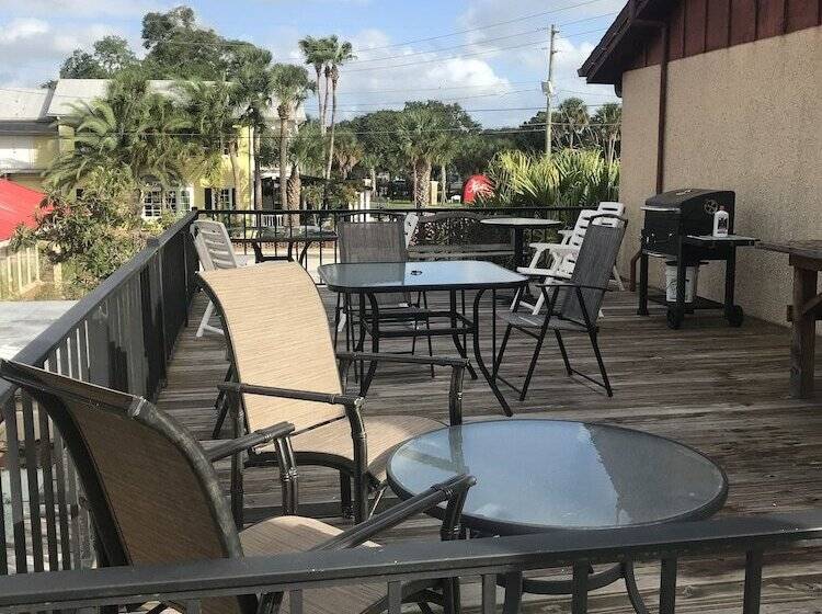 فندق صغير Economy Inn Historic District