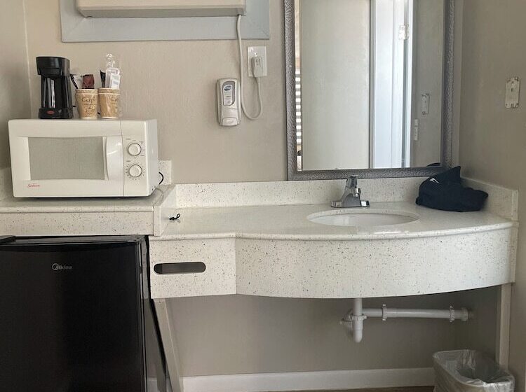 فندق صغير Economy Inn Historic District