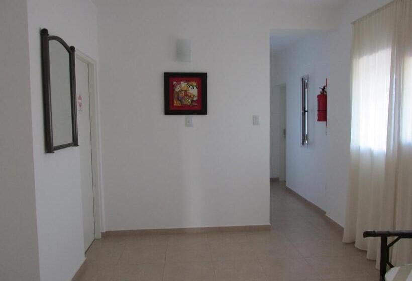 هاستل Faro Del Parque